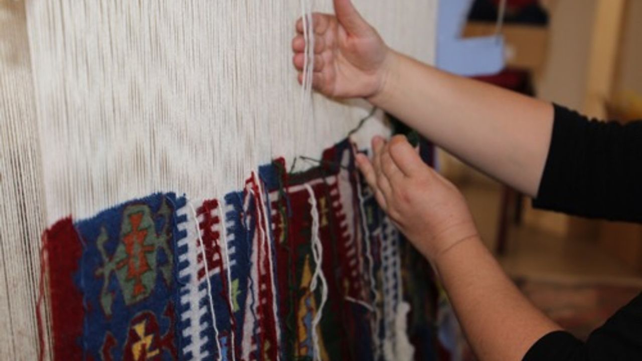 Sivrihisar’da Kilim Dokuma Sanatı Yeniden Canlanıyor
