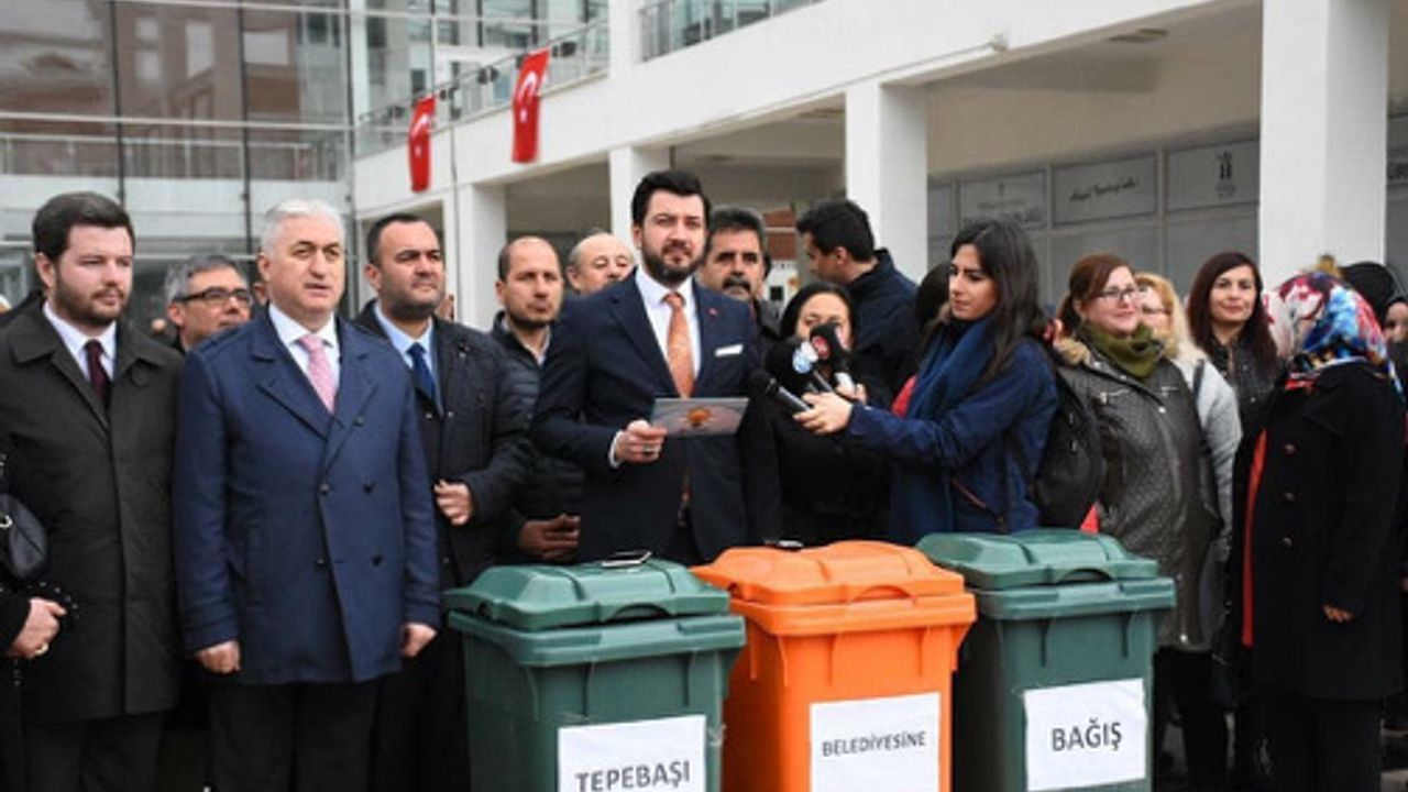 AK Parti Tepebaşı: ‘Tepebaşı Belediyesi Çöp Bidonlarını Vatandaşa Satıyor‘