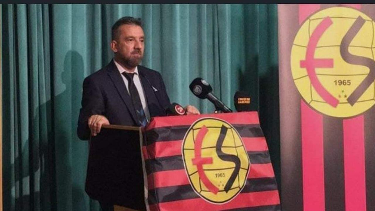 Kırmızı Şimşeklere Şimşek Gibi Başkan