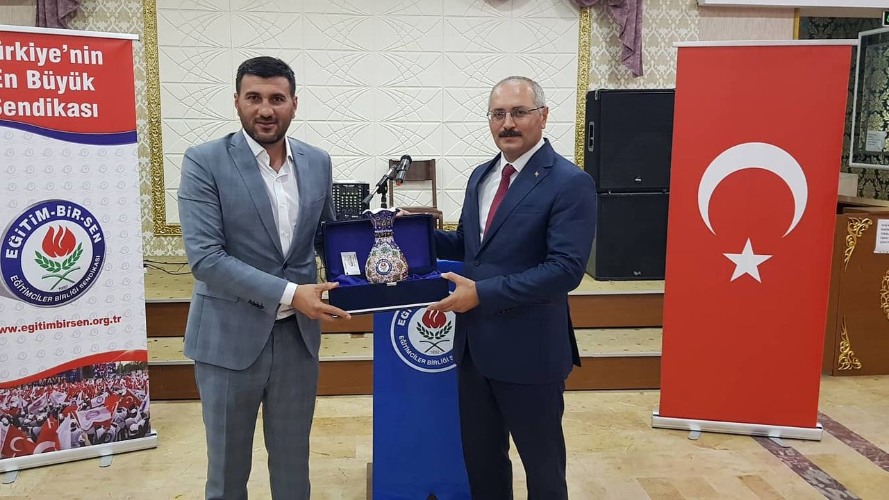 Eğitim-Bir-Sen’den Odunpazarı Kaymakamı Turgay Hakan Bilgin’e Veda Yemeği