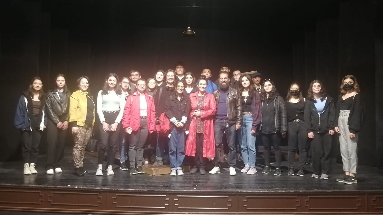 Gençler Tiyatro ile Buluştu