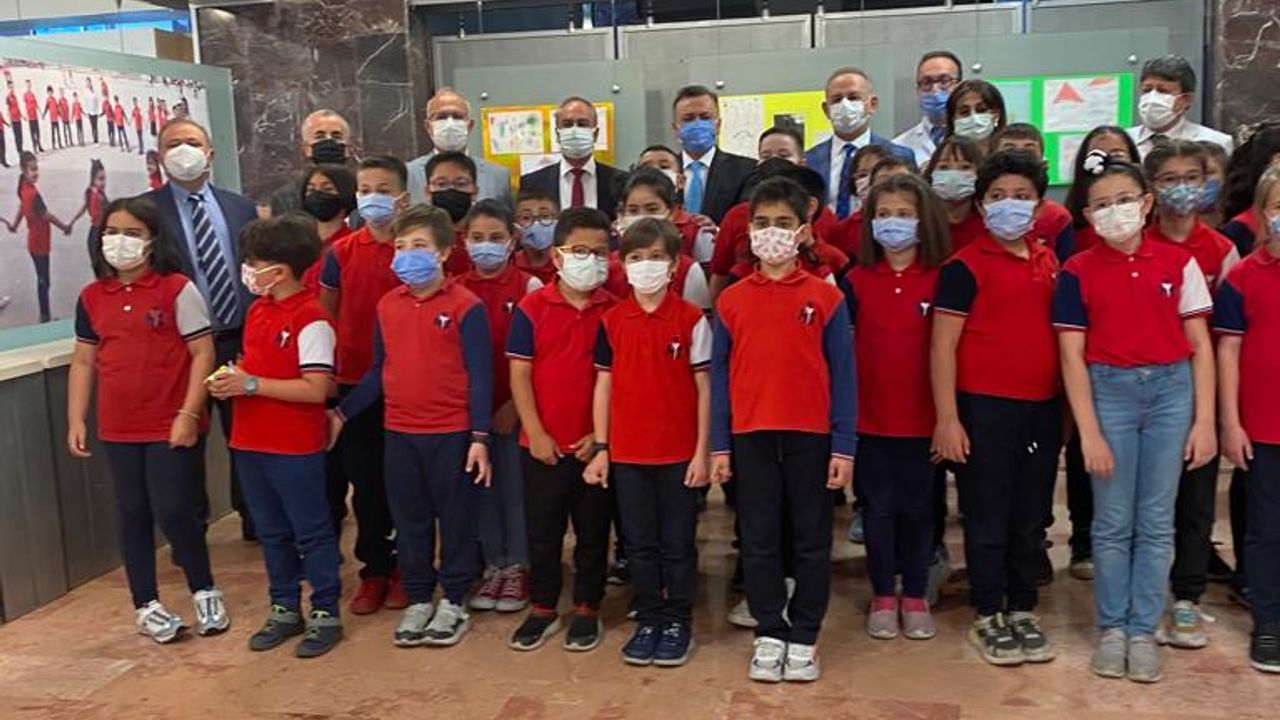 Öğrencilerden Sağlık Çalışanlarına Destek