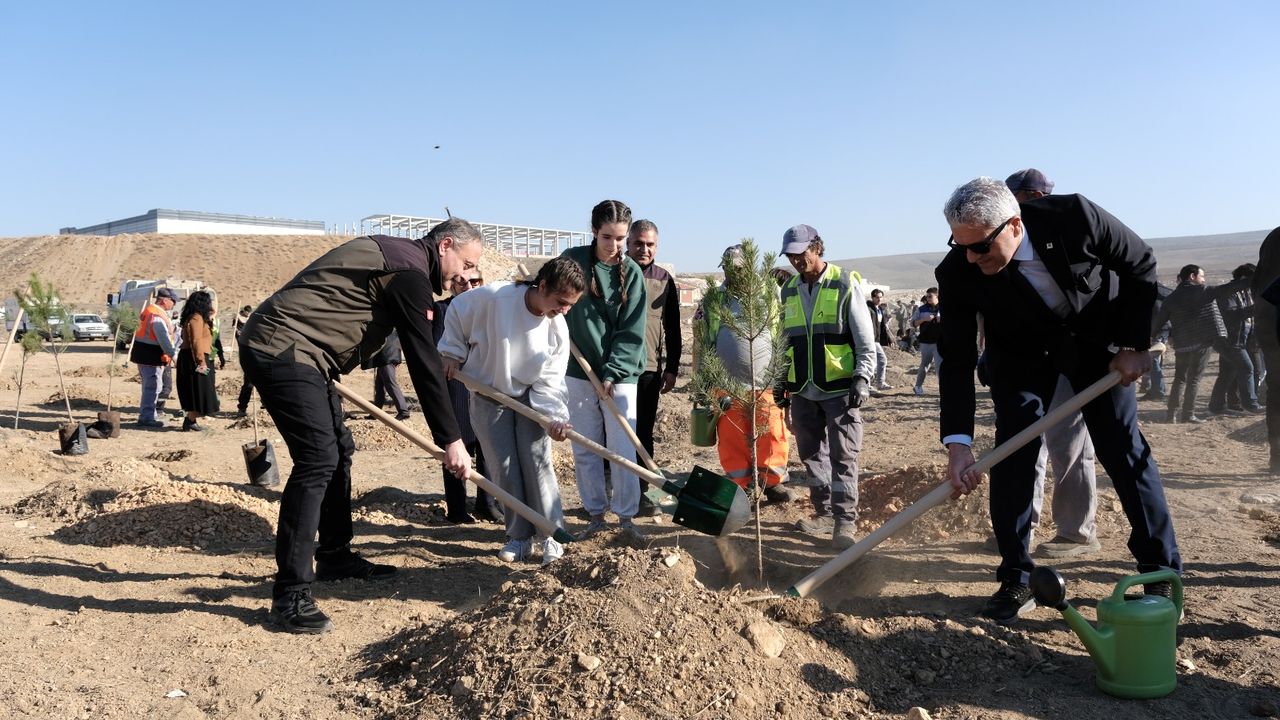 ESKİŞEHİR OSB’DE FİDANLAR TOPRAKLA BULUŞTU