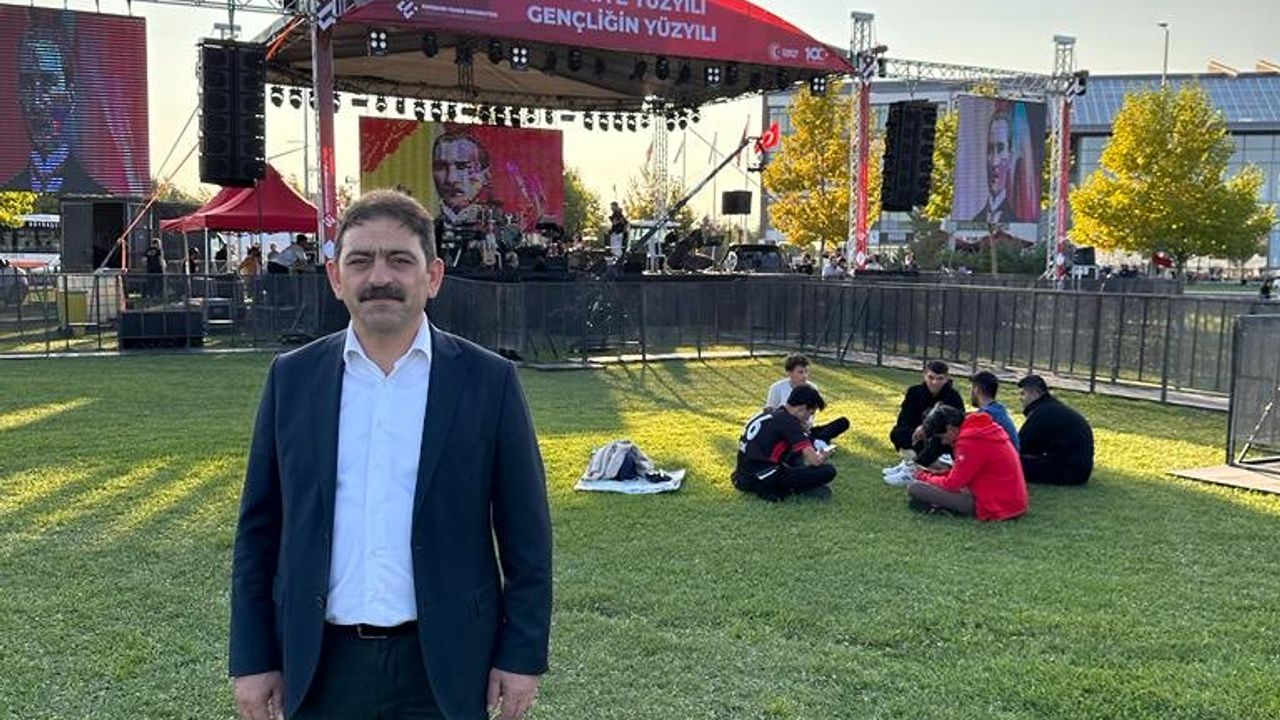 Murat Özcan Gençlik Yüzyılı Etkinliğinde Gençlerle buluştu