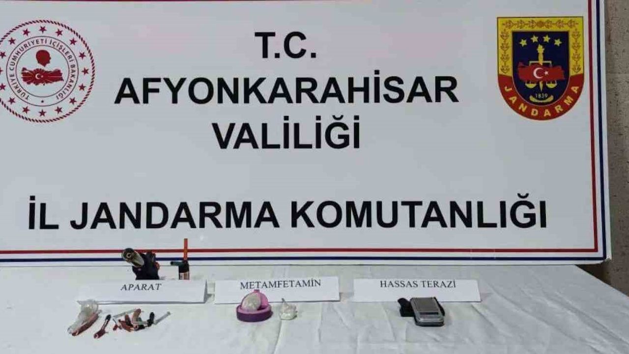 Jandarma  12 gram metamfetamin ele geçirdi