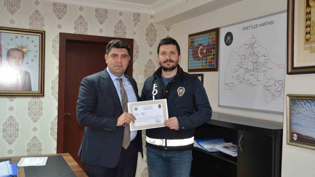 Emet’te başarılı polislere başarı belgesi