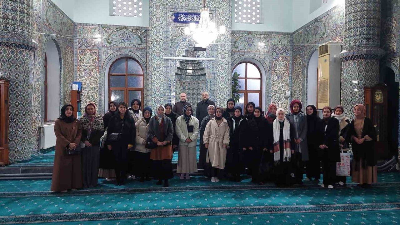 Gediz’de ’ailece camideyiz, milletçe duadayız’ sabah namazı buluşması