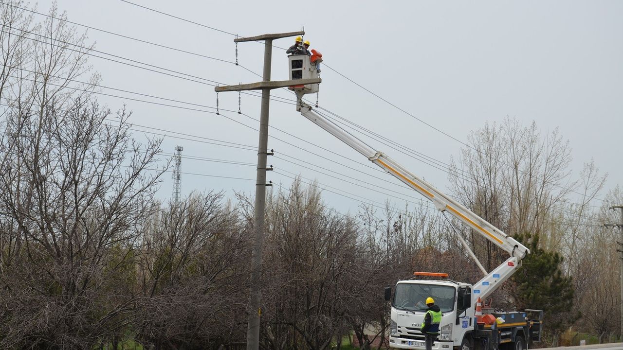 Elektrik dağıtım sistemi bakımdan geçti, planlı kesintiler yüzde 12,5 azaldı