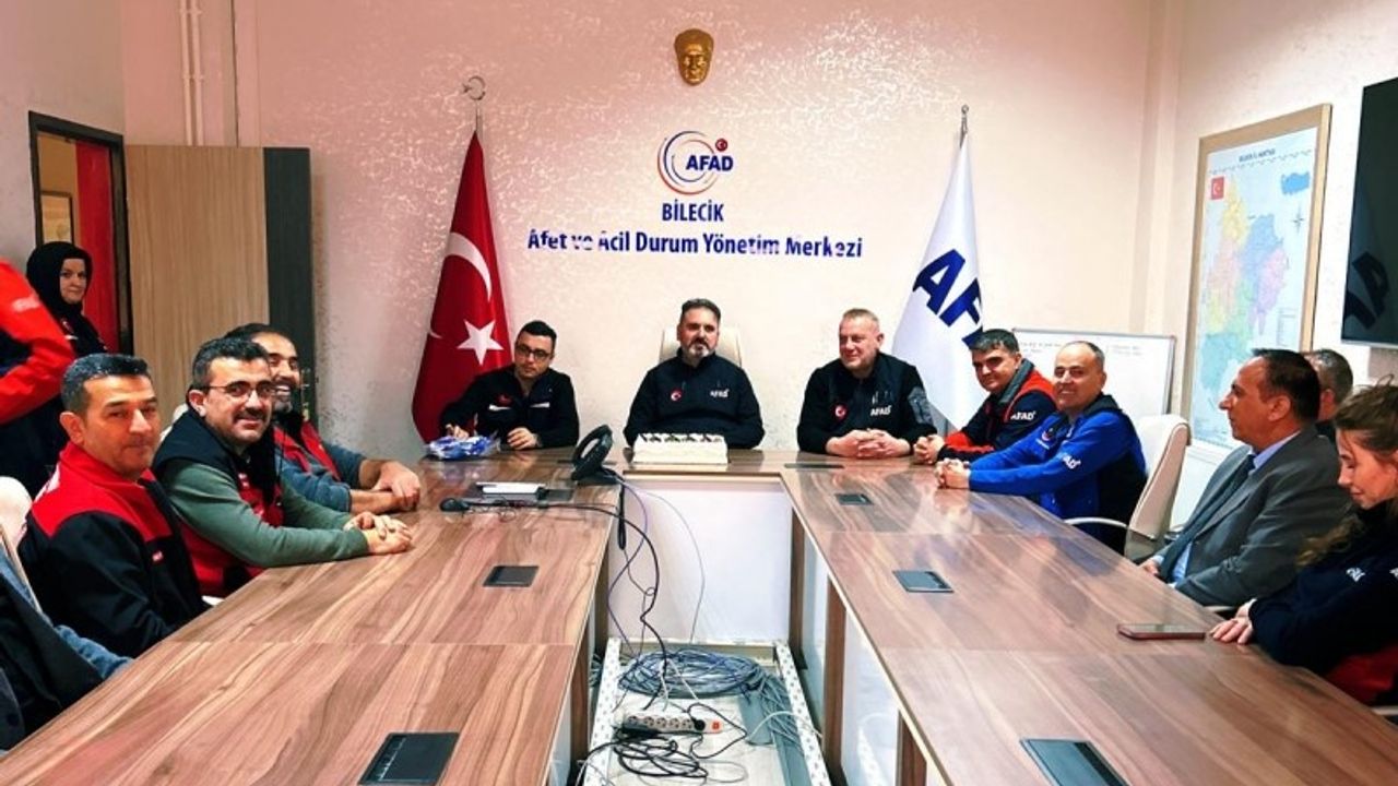 Çanakkale’ye tayini çıkan İl Müdürü Demirel’e veda