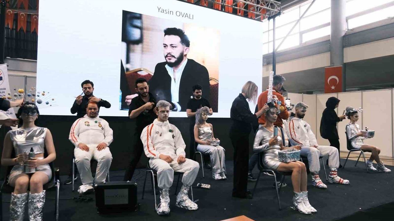 Alper Gezeravcı’dan aldıkları ilham ile ‘Uzay’ konseptli gösteri yaptılar