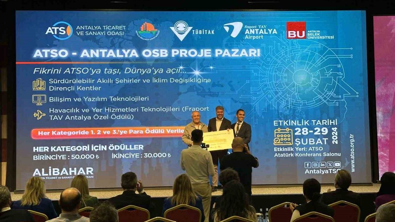 ESTÜ’lü Tayfun Koçak’a 2 ödül birden