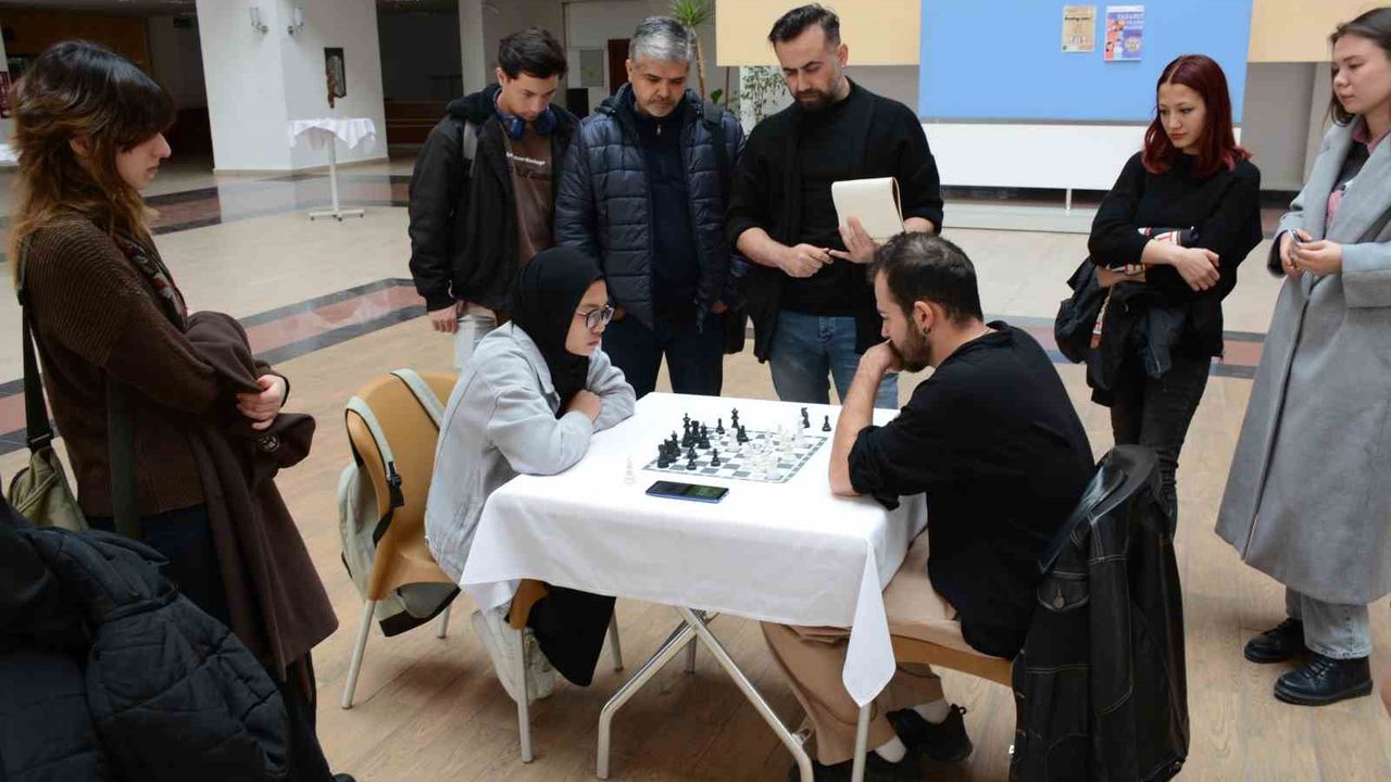 Yabancı Diller Kulübü’nün düzenlediği satranç turnuvası sona erdi