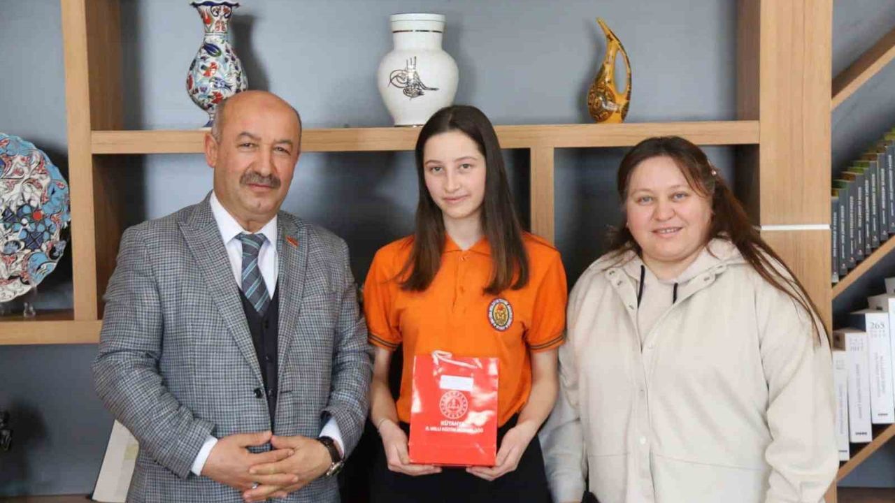 Kütahya’da "Dilimi Seviyorum Türkçe Konuşuyorum" adlı deneme yarışması