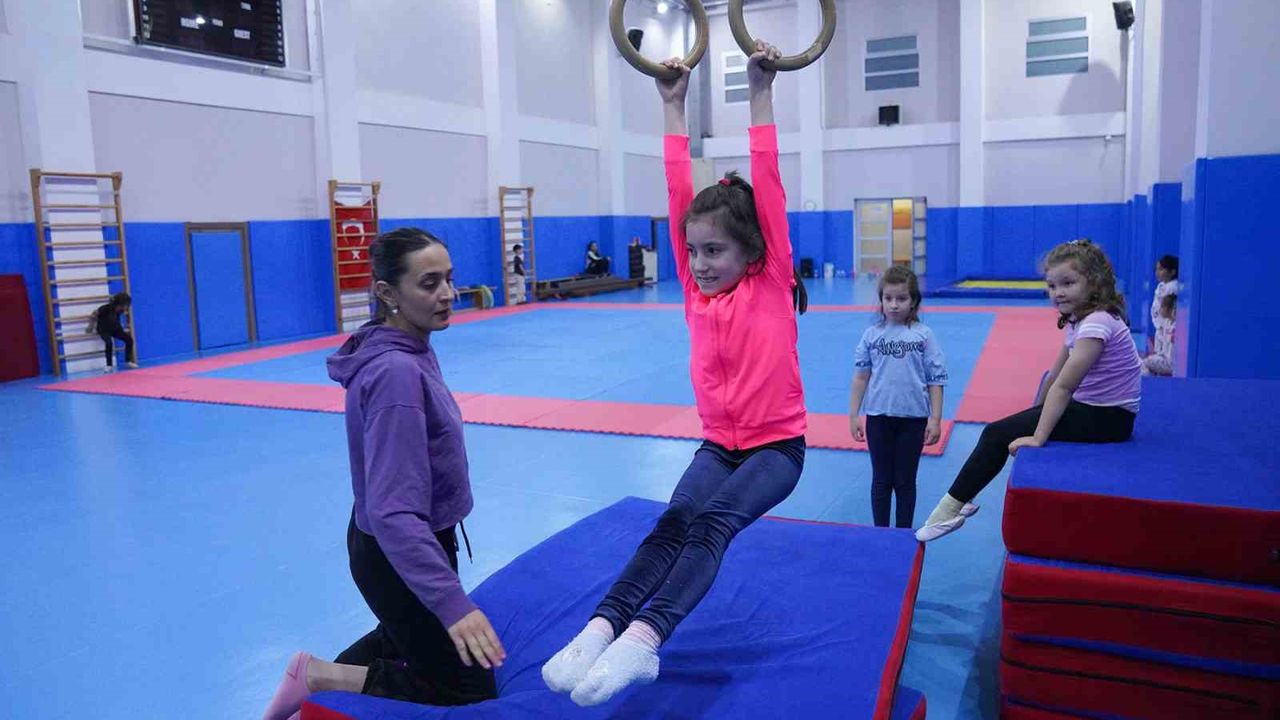 Jimnastik kursları çocuklardan yoğun ilgi görüyor
