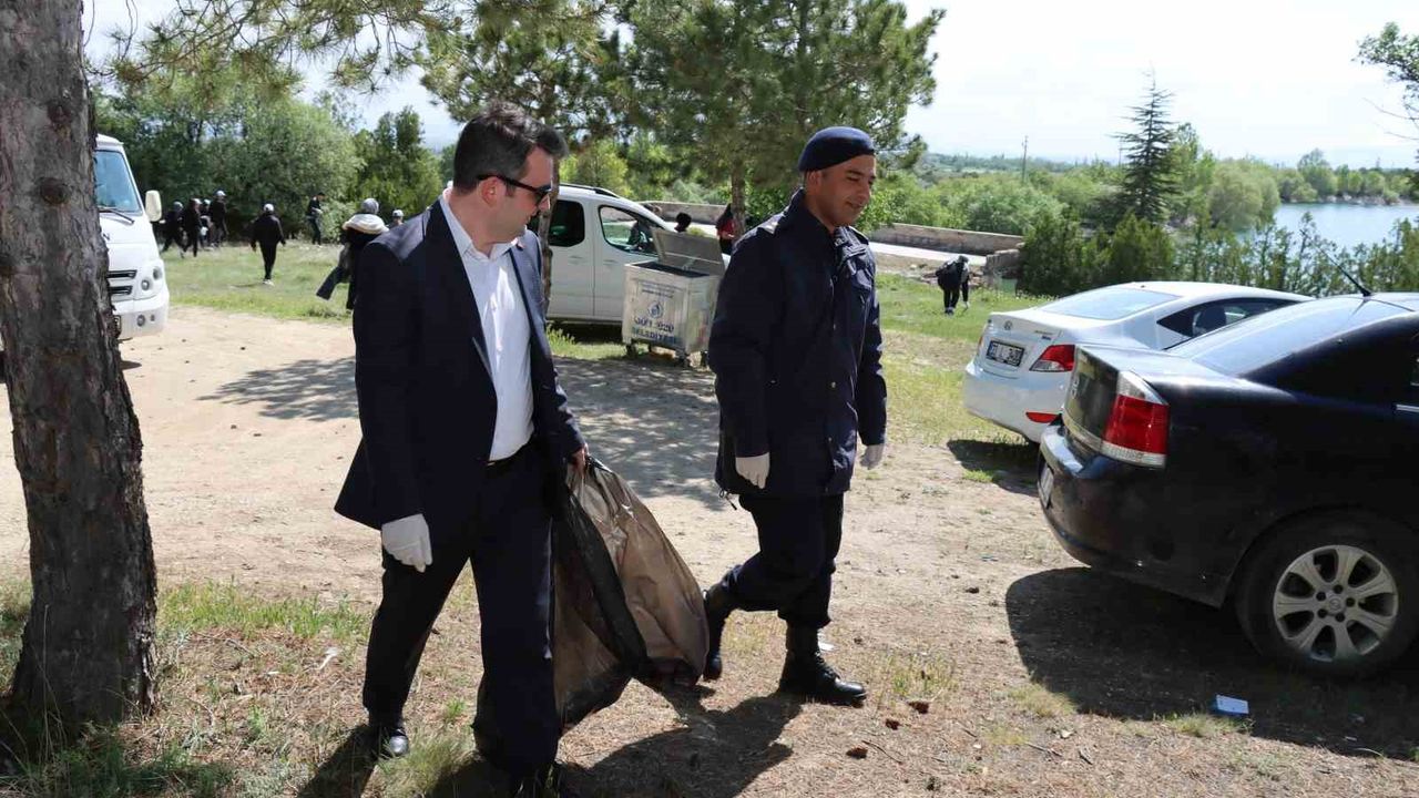 Günyüzü’ndeki ormanlık alanda mıntıka temizliği yapıldı