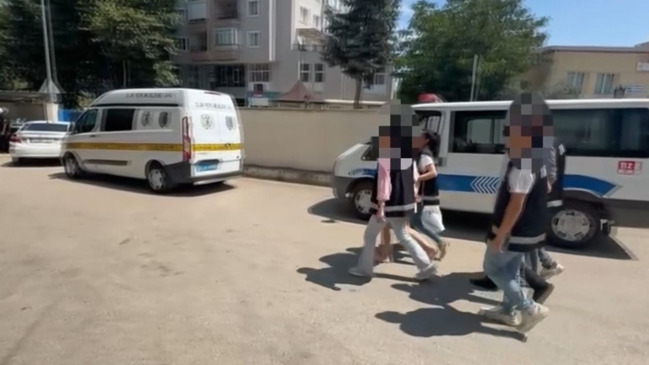 Kütahya’da gayrimenkul dolandırıcılığı operasyonunda gözaltına alınan 7 şüphelinin sorgusu sürüyor