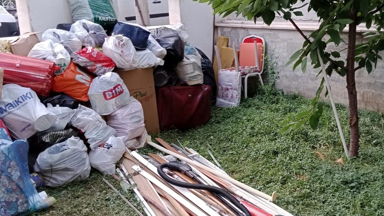 50 ton çöp çıkarılan evdeki adam yeniden atık biriktirmeye başladı