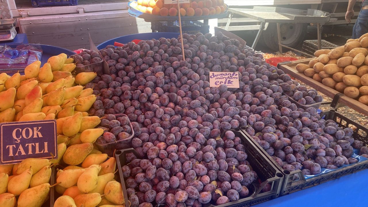 Pazarcı esnafı yazlık meyvelerin satışlarından memnun değil
