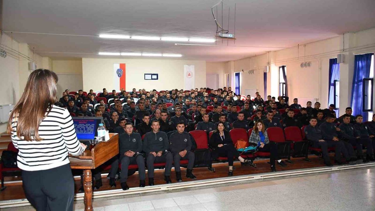 Polis adaylarına ‘Aile İçi İletişim ve Kadına Karşı Şiddetle Mücadele Eğitimi’ verildi