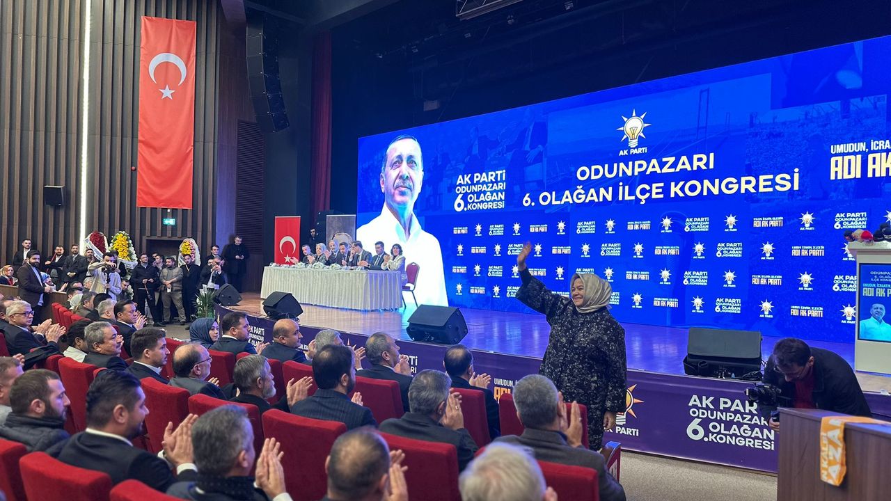 Ayşen Gürcan, AK Parti Odunpazarı Kongresinde  konuştu