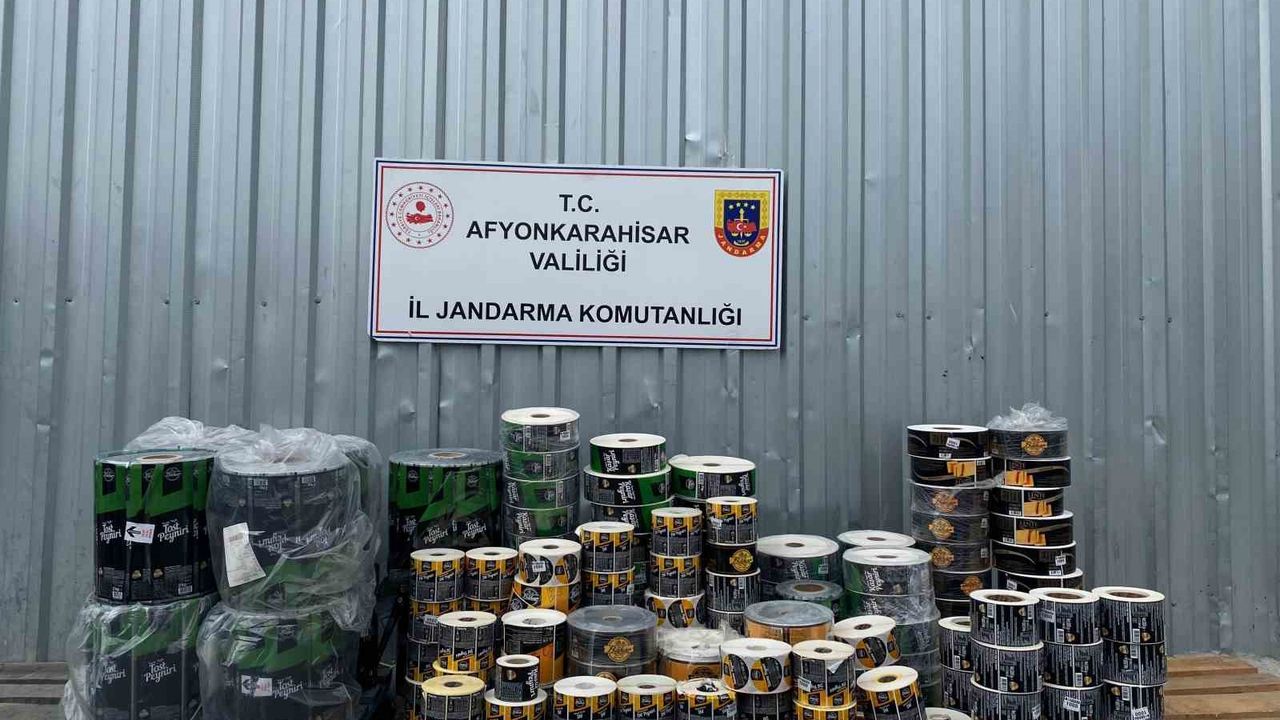 Taklit peynir üretim tesisine yapılan operasyon jandarma kamerasına yansıdı