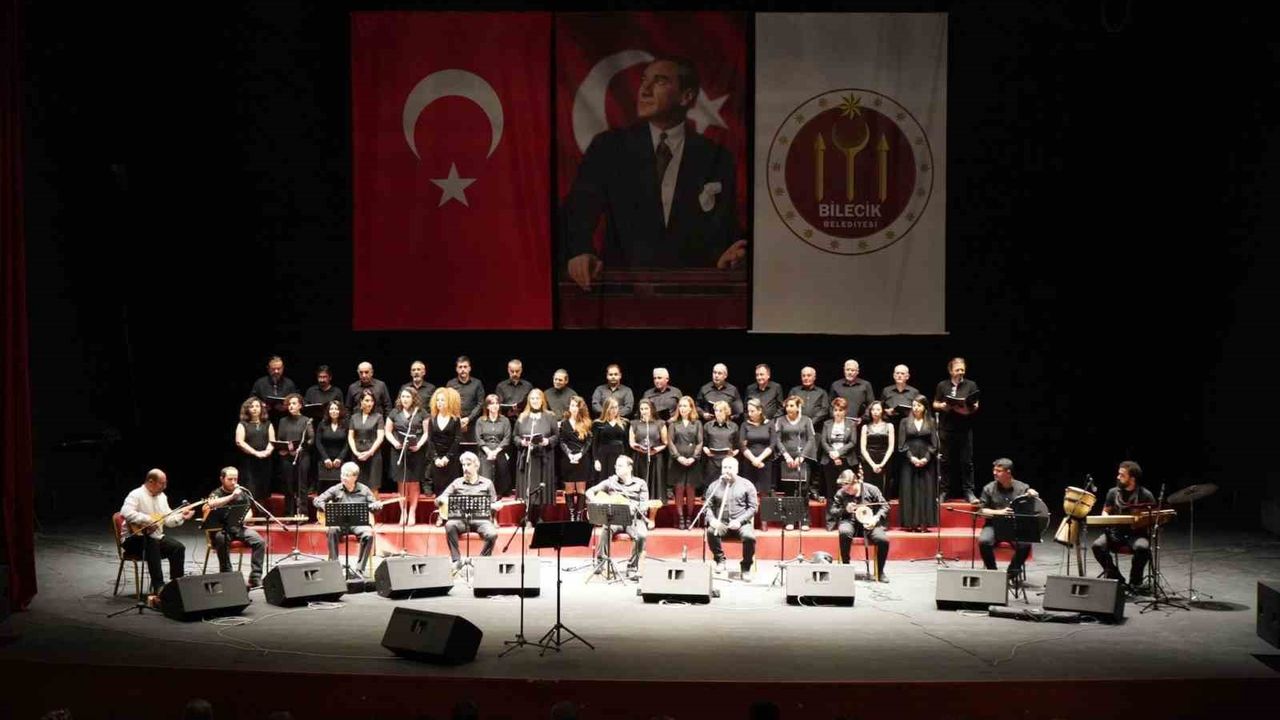 Bilecik’te Türk Halk Müziği konseri verildi