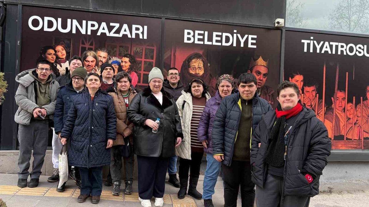 Engelsiz Kültür ve Sanat Merkezi öğrencileri "Farklılıklar Gezegeni" ile sanatla buluştu