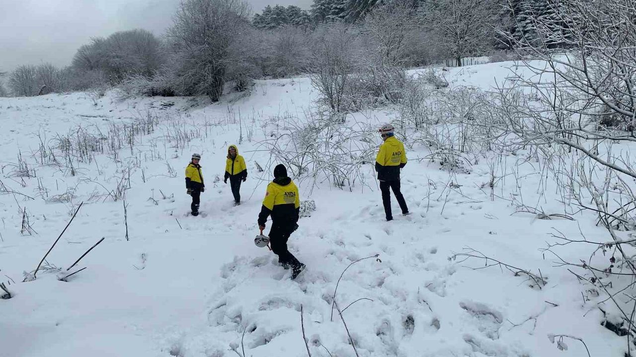 Bilecik’te dün kaybolan kadını arama çalışmaları zorlu hava şartlarına rağmen devam ediyor