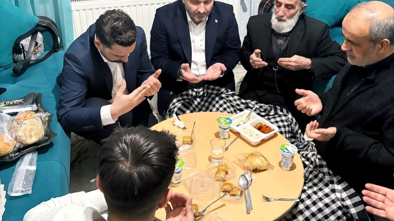AK Parti Eskişehir İl Başkanı Albayrak, iftar için vatandaşın misafiri oldu
