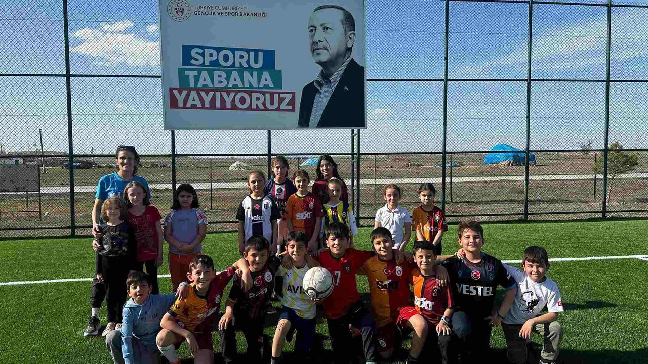 Mahmudiye’de GSB Spor Okulları Küçükler Atletizm antrenmanları sürüyor