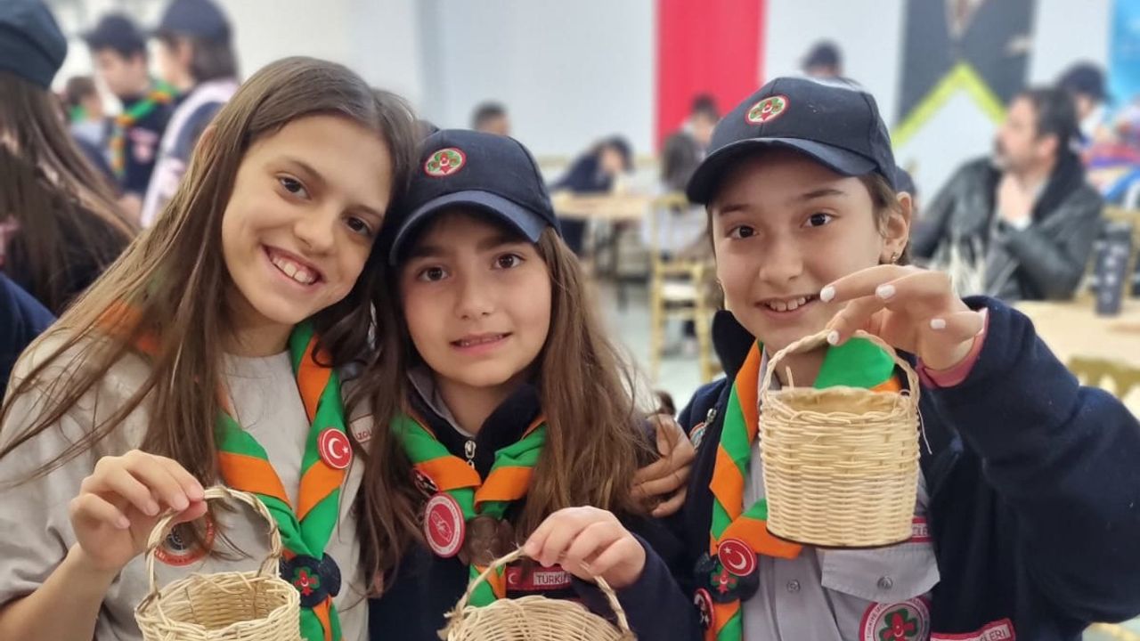 Minik izciler rattan bambu ile sepet yaptı