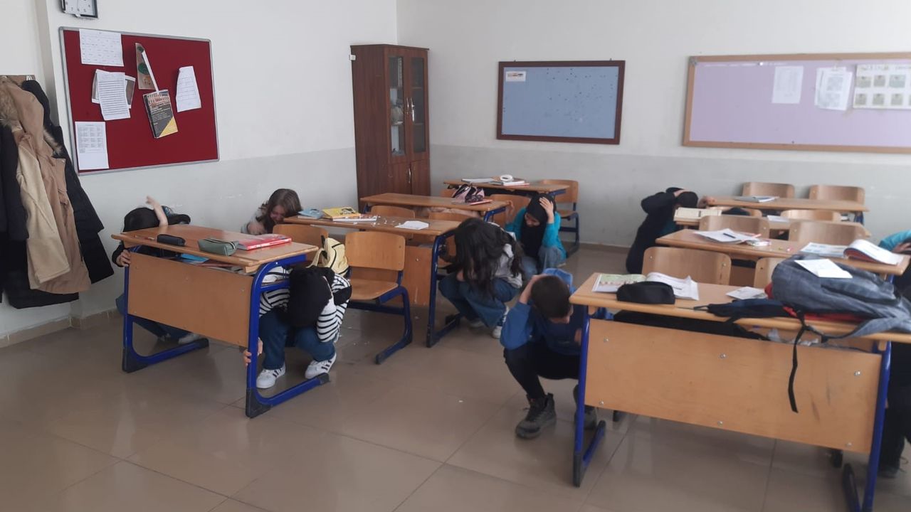 Hisarcık AİHL’de deprem tahliye tatbikatı