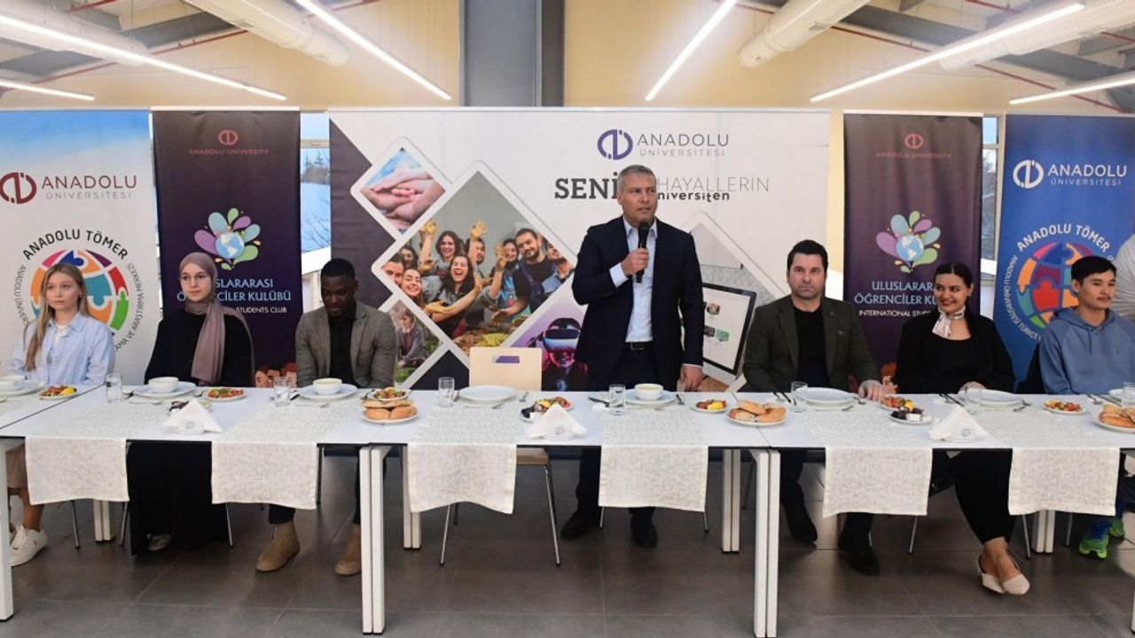 Rektör Adıgüzel, uluslararası öğrencilerle iftar sofrasında buluştu