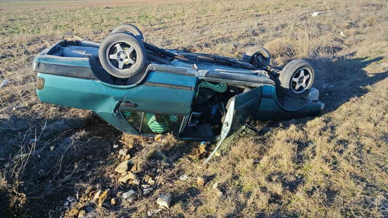 Takla atan otomobilden şans eseri yara almadan çıktı