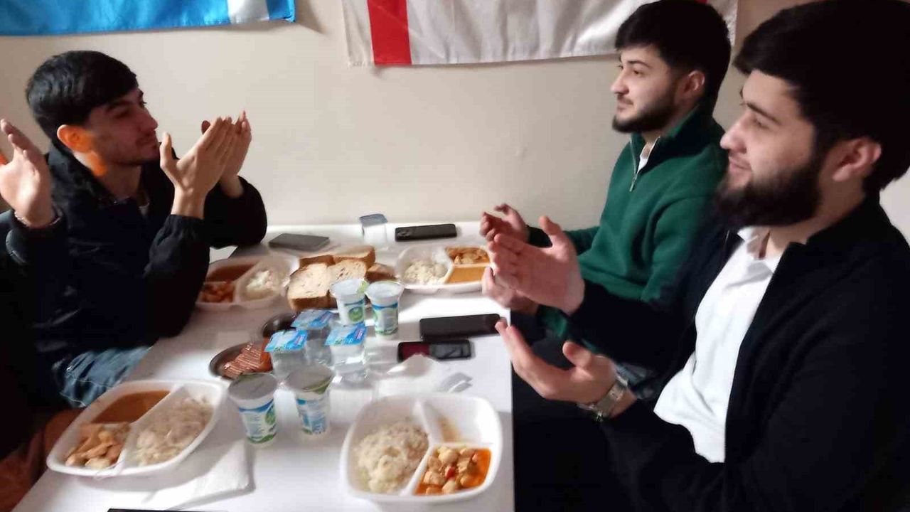 Eskişehir’de okuyan Türk Dünyası öğrencileri iftarda buluştu