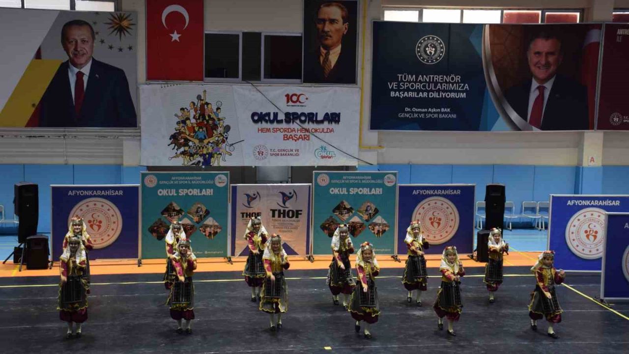 Afyonkarahisar’da kulüpler arası halk oyunları yarışması sona erdi