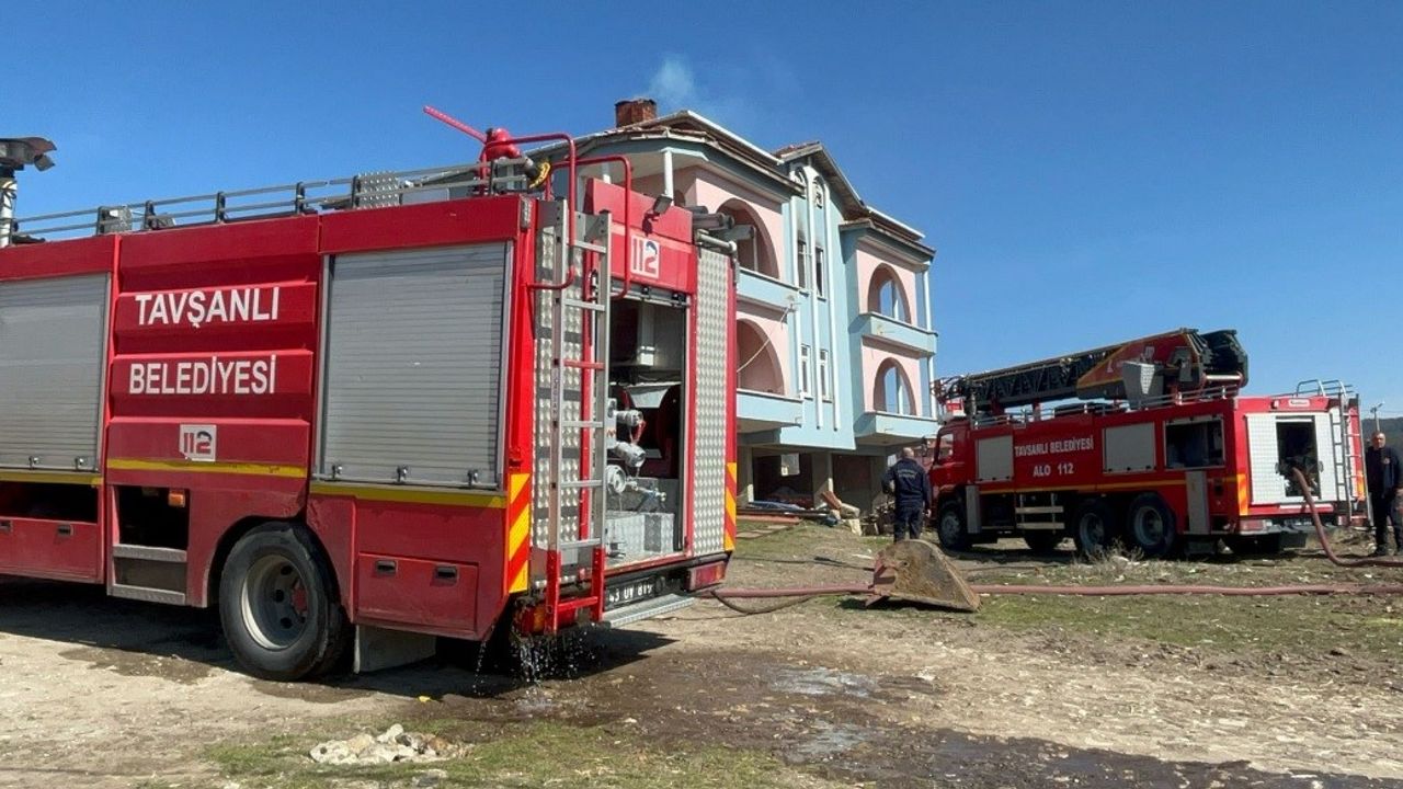 Tavşanlı’da bir evde çıkan yangın korkuttu