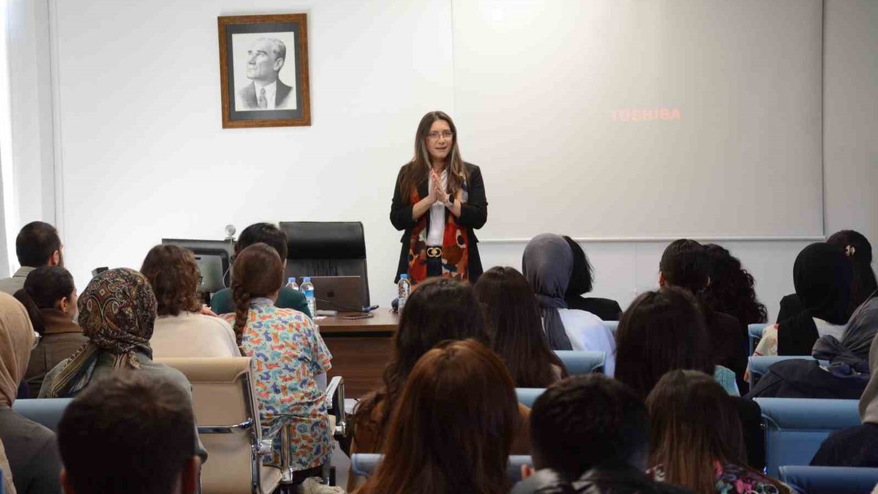 DİLKOM’da "Ses Bozukluklarında Planlama Nasıl Yapıyorum" semineri