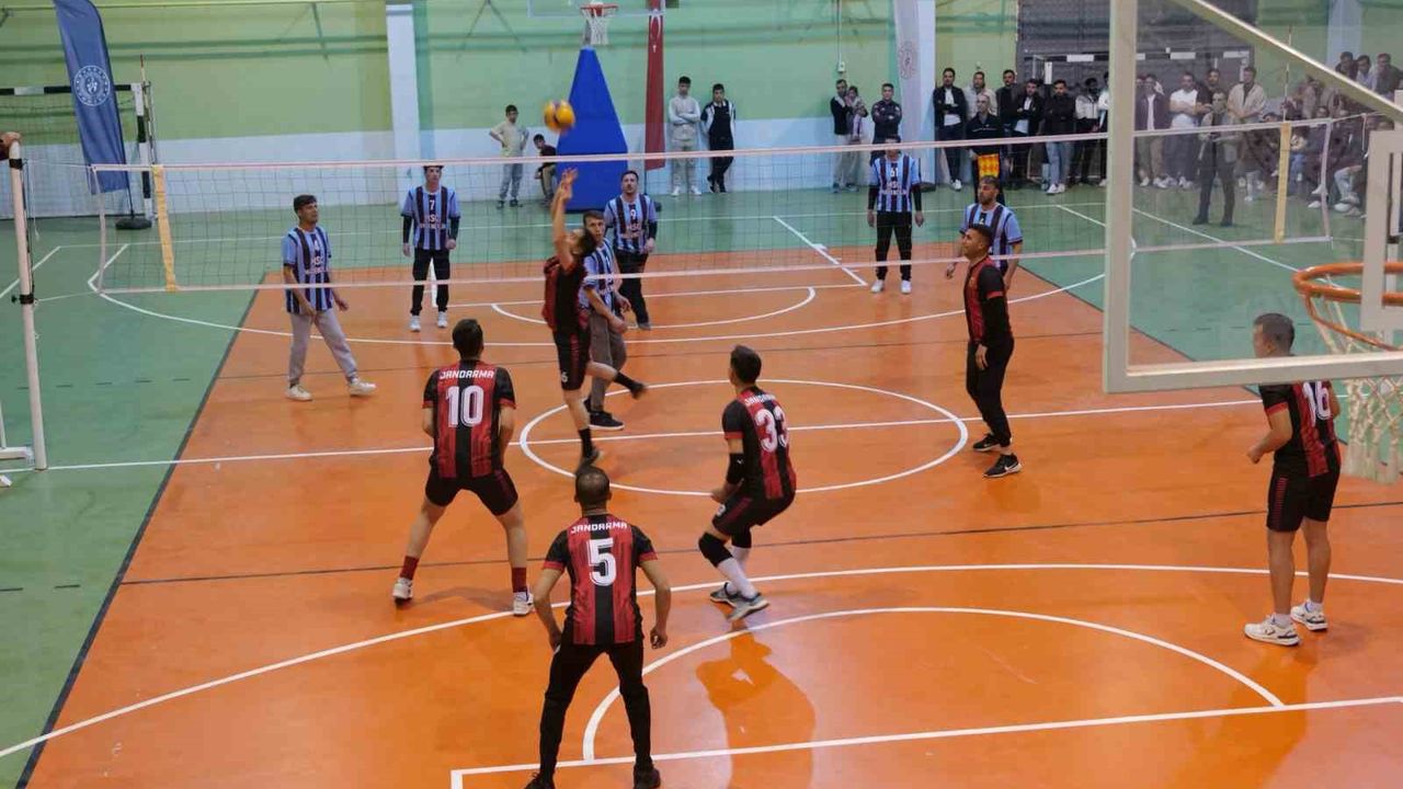 Beylikova’daki Kurumlar Arası Voleybol Turnuvası sona erdi