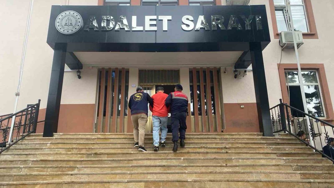 Sahte vali yardımcısı kıskıvrak yakalandı