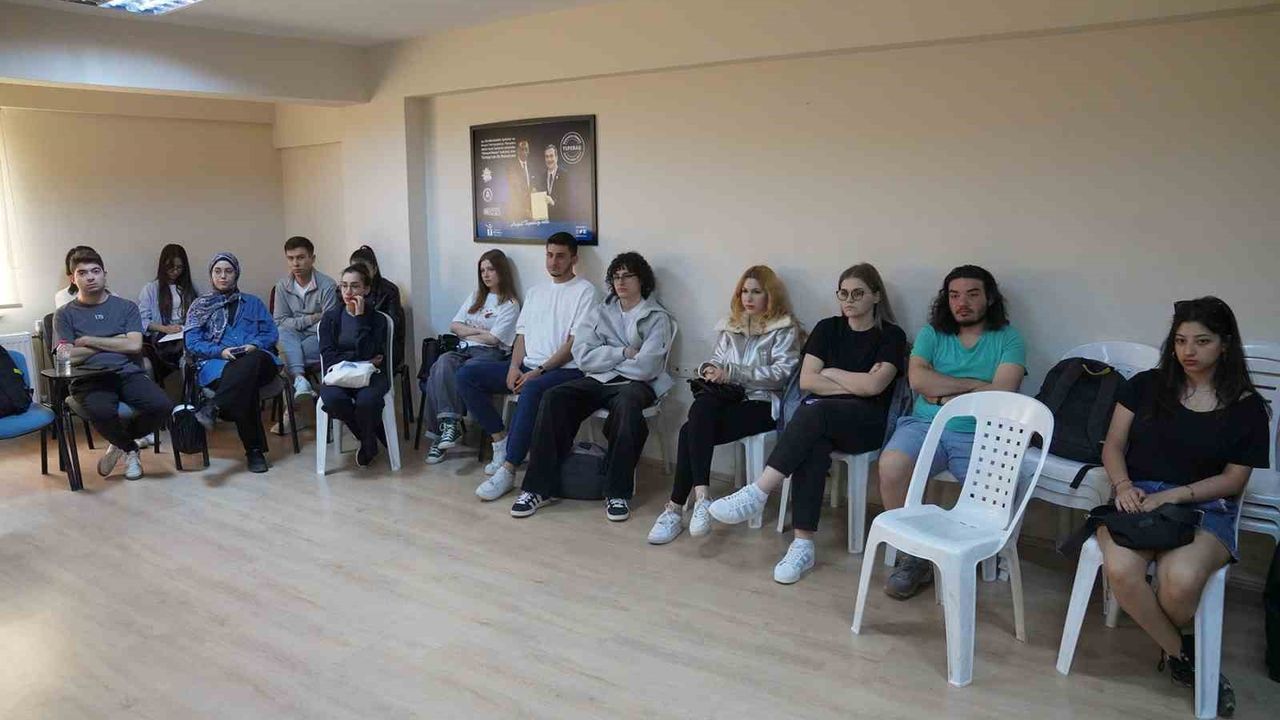 Gençlere toplumsal cinsiyet eşitliği ve flört şiddeti anlatıldı