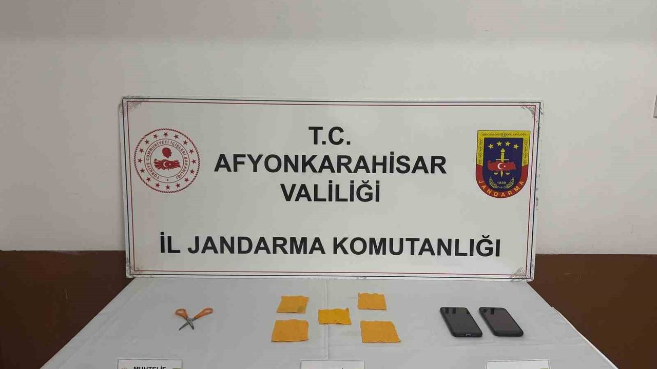 Jandarma bin 780 kullanımlık uyuşturucu emdirilmiş peçete ele geçirdi