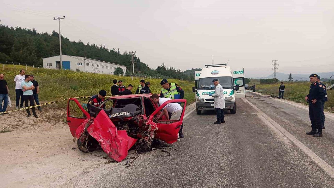 Bilecik’te 2 otomobil kafa kafaya çarpıştı: 3 ölü, 1 yaralı