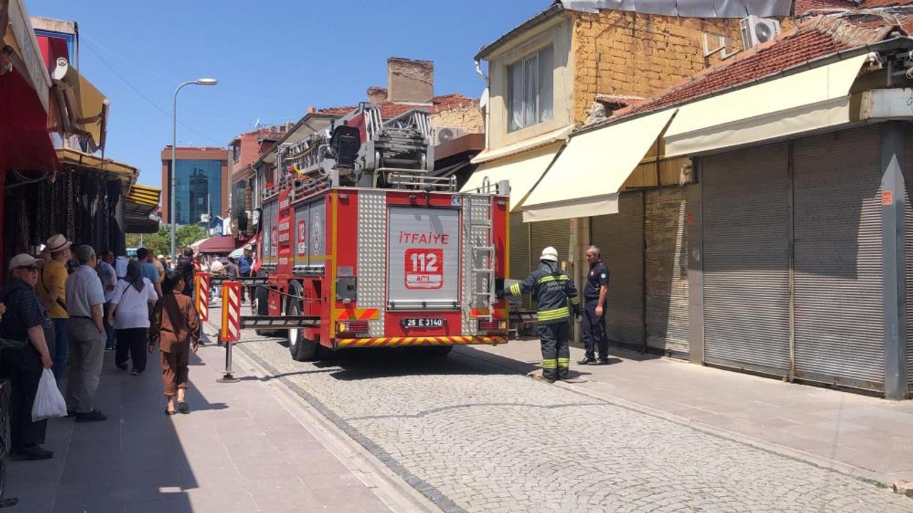 Yangın esnasında duyarsız vatandaşlar, ekiplere zorluk çıkardı