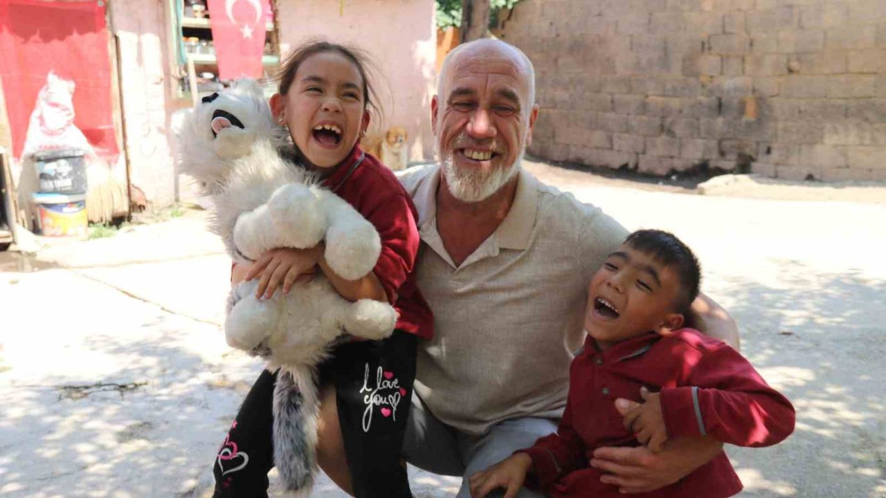 Oğlunun "Annem neden gelmiyor" sorusuna yutkunarak "Gelecek" diyor