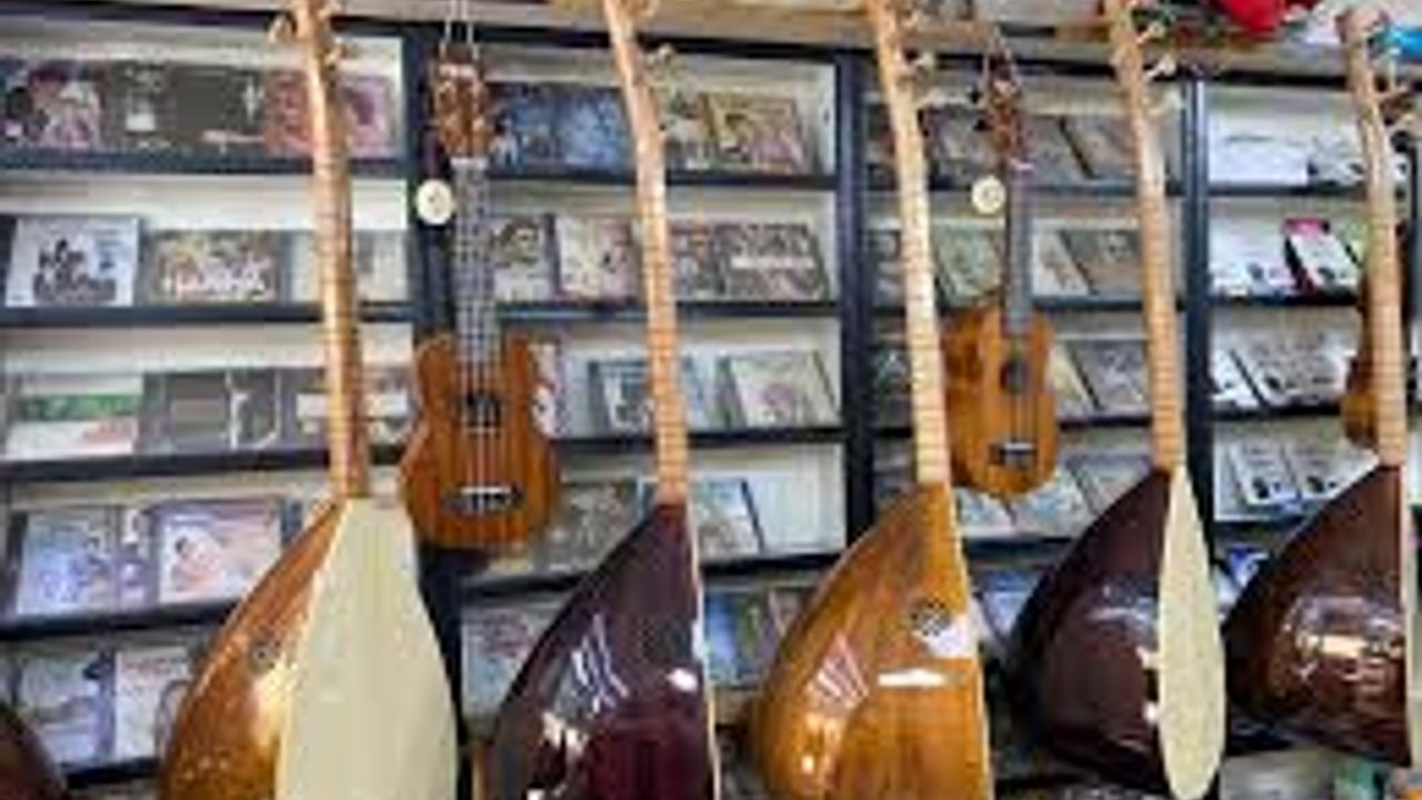 CD ve kasetlerin yerini müzik aletleri alıyor