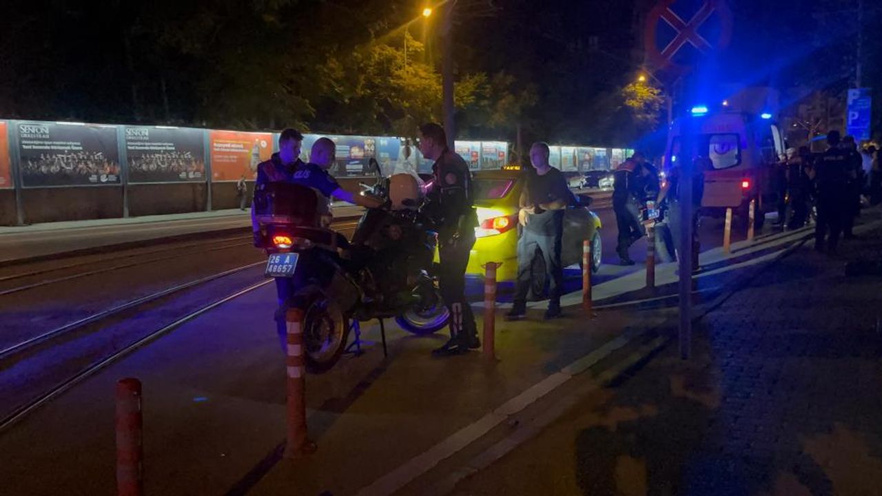 Eskişehir’de ticari taksi ile Motorize Yunus Timi’nin karıştığı kazada 2 polis yaralandı