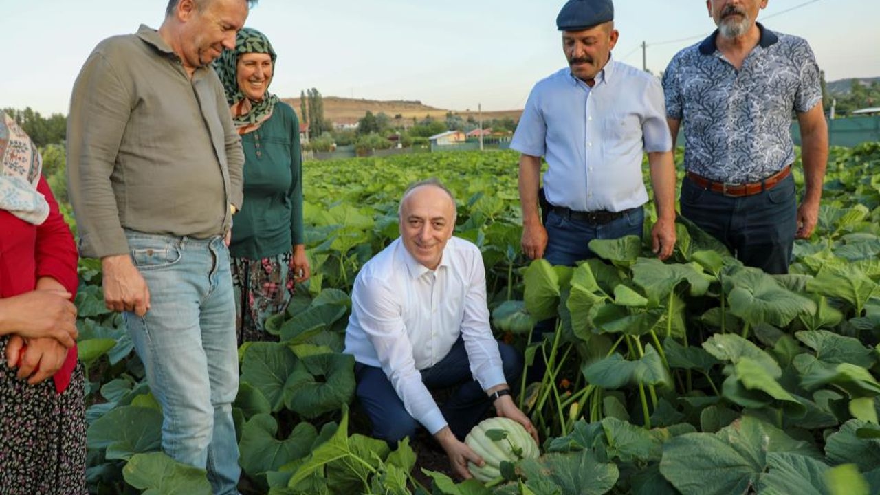 İl Müdürü Yüksel Çil Kızılinler Mahallesi'nde çiftçiler buluştu