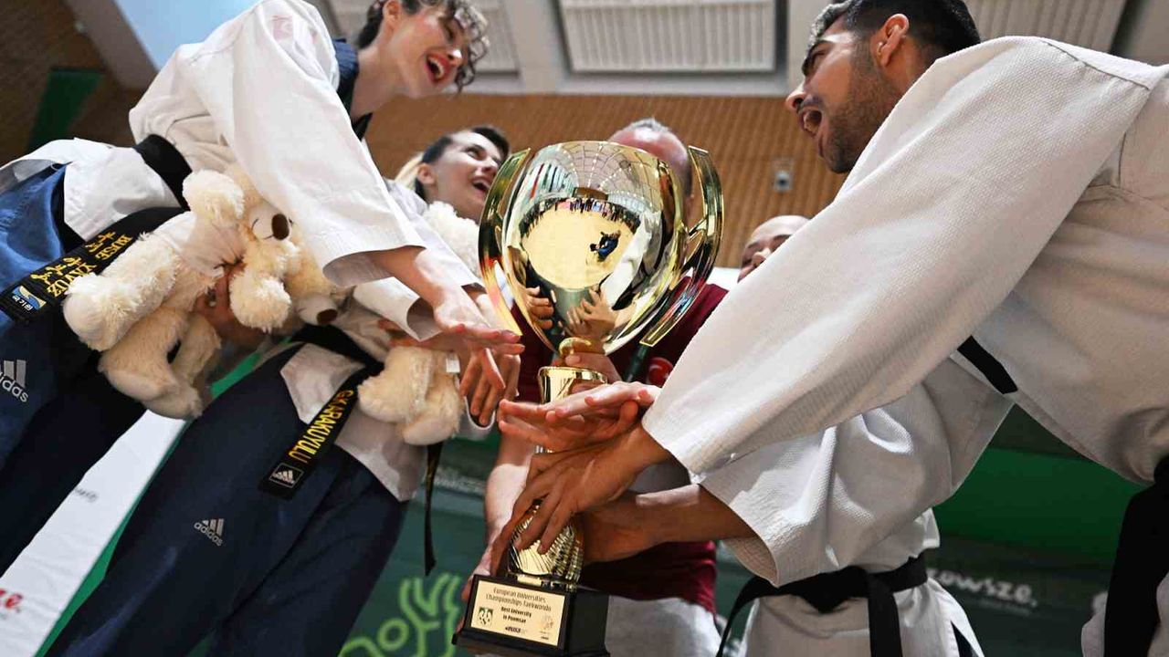 Anadolu Üniversitesi’nden Avrupa’da madalya yağmuru