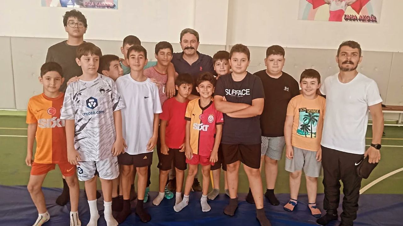 Genç güreşçiler ile samimi buluşma